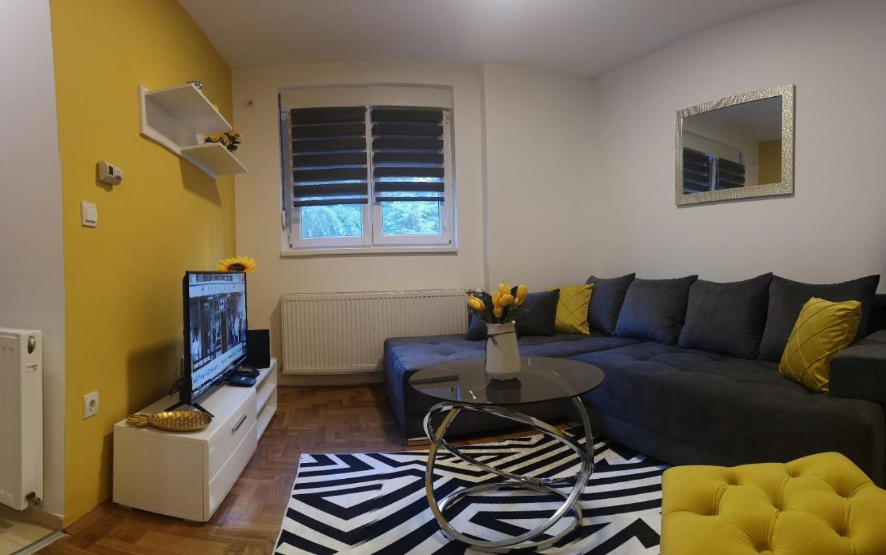 Apartman Sunflower Sremska Mitrovica Exterior photo