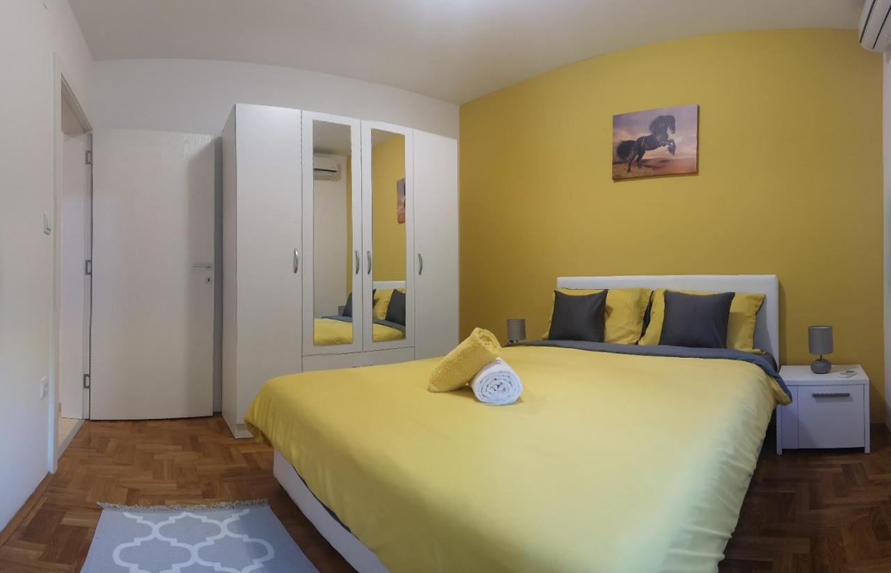 Apartman Sunflower Sremska Mitrovica Exterior photo