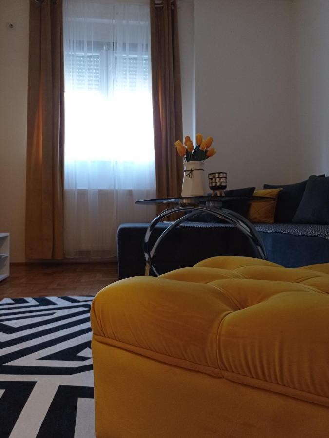 Apartman Sunflower Sremska Mitrovica Exterior photo