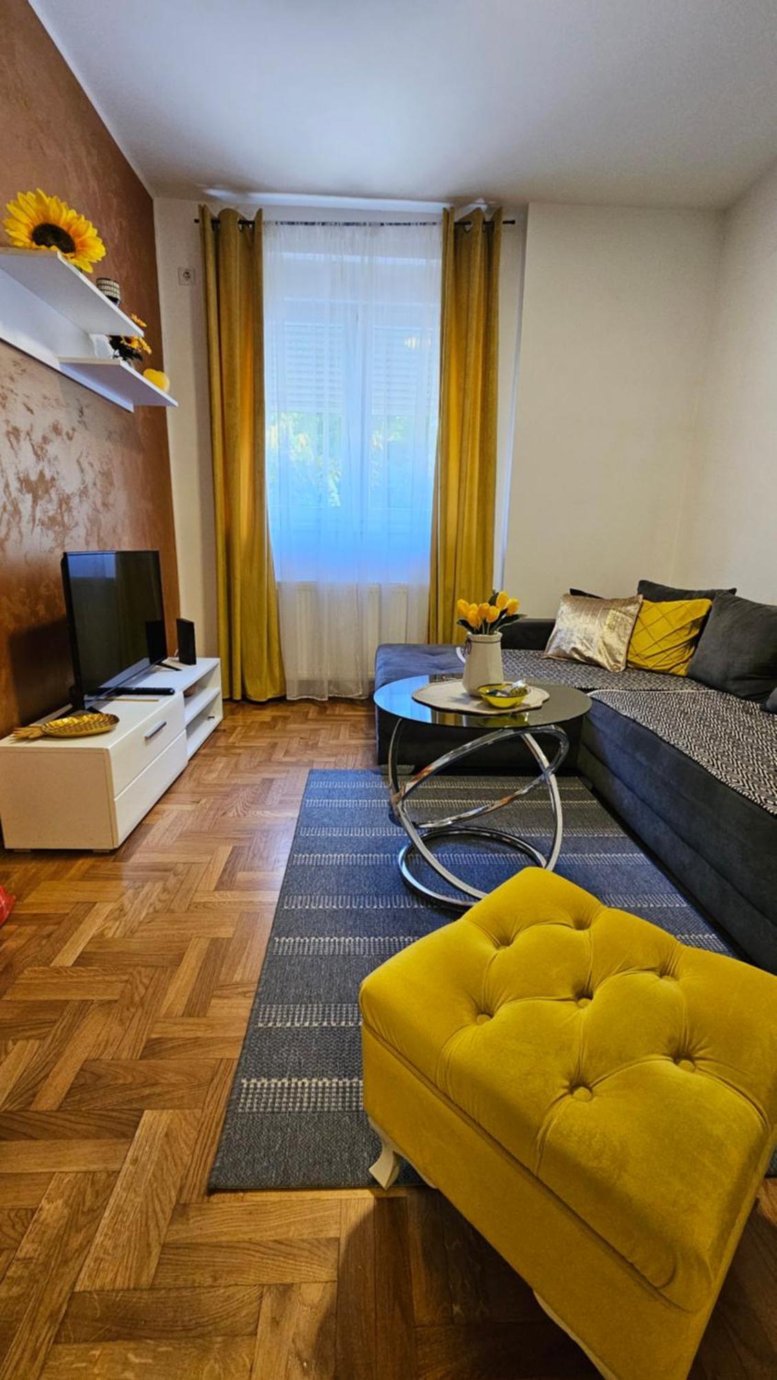 Apartman Sunflower Sremska Mitrovica Exterior photo